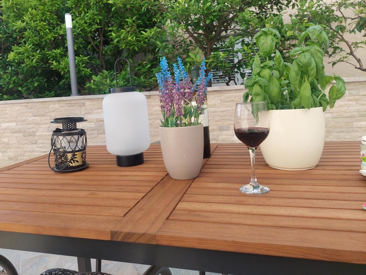 קאבטאט Apartments Joy מראה חיצוני תמונה